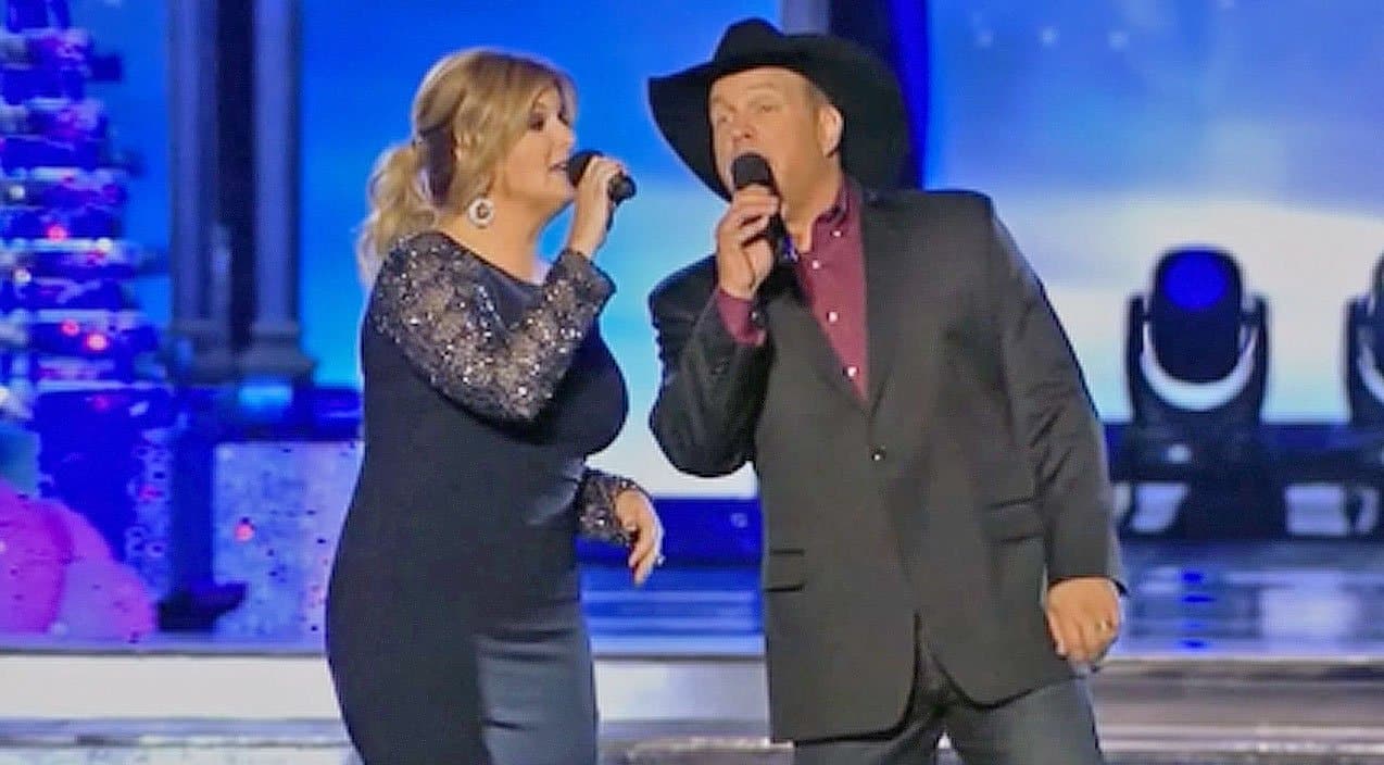 Garth Brooks And Trisha Yearwood Kick Off Christmas Season With A Very