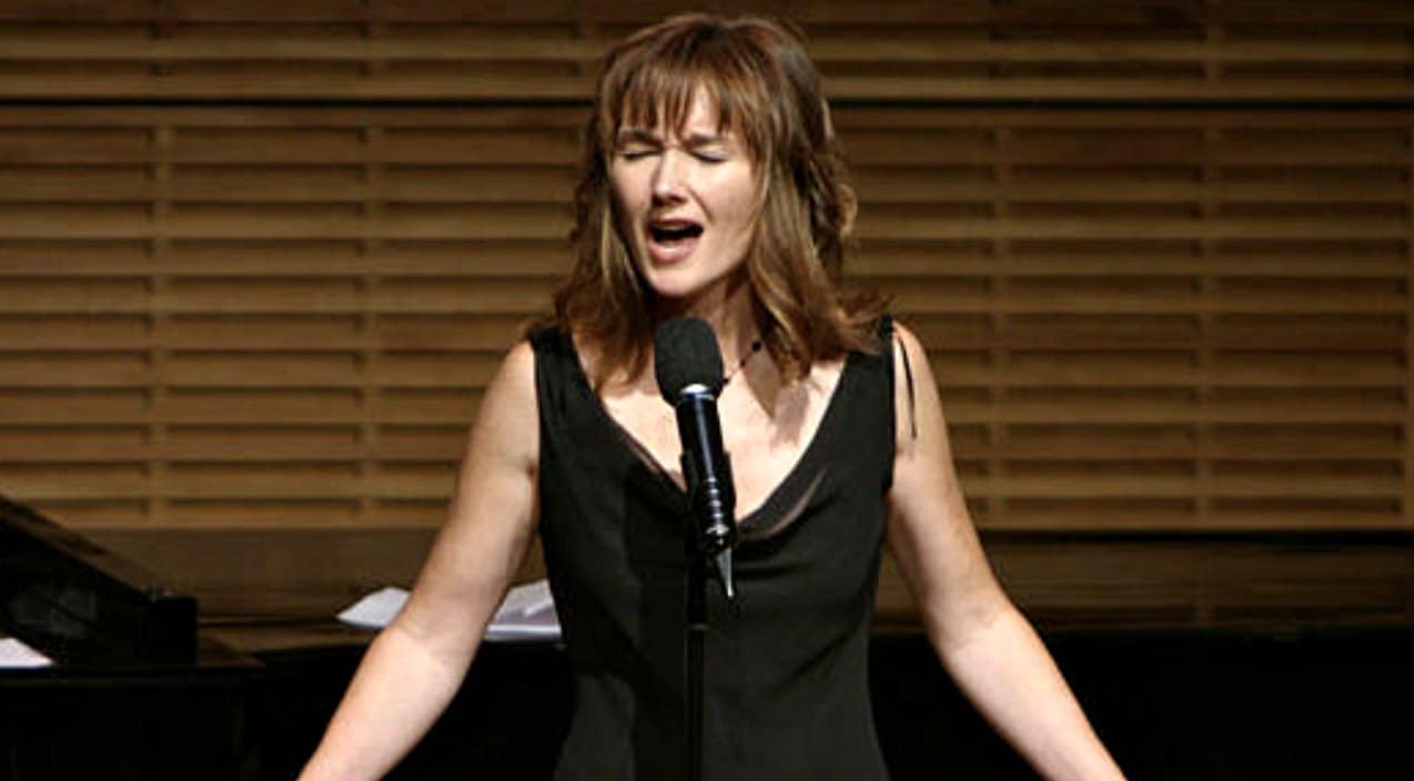 Lari White Delivers Breathtaking Rendition Of 'Amazing Grace'