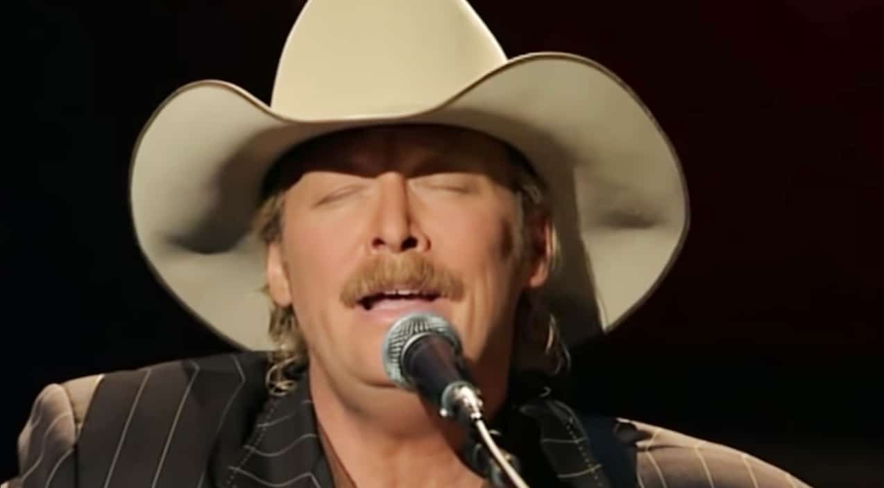 Alan Jackson Performs ‘How Great Thou Art’ At Ryman Auditorium | Country Music Videos