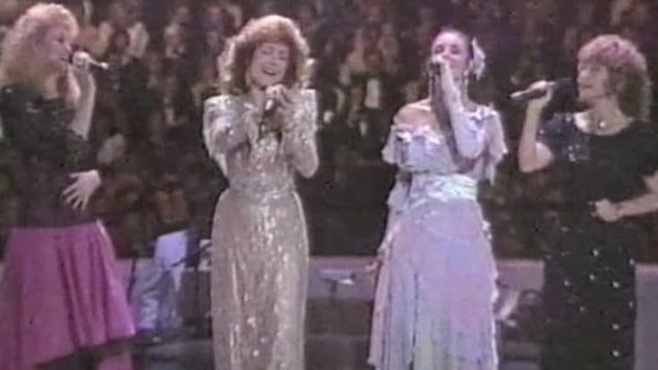 Loretta Lynn’s Sisters And Daughter Join Her For Dazzling Classic Country Medley | Country Music Videos