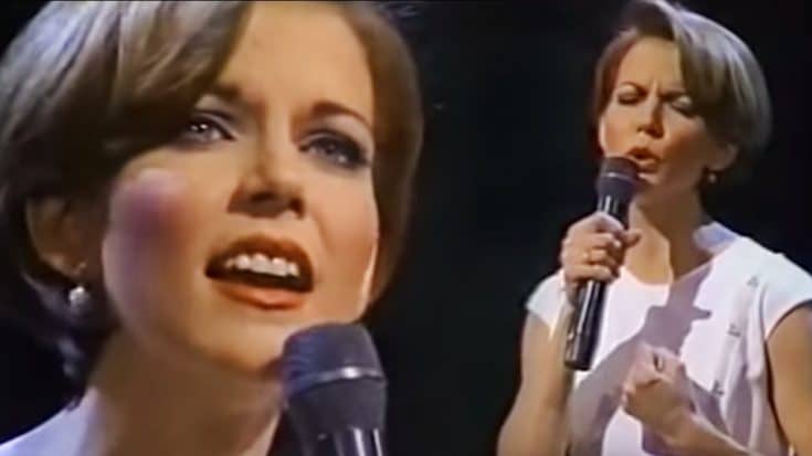 Remember When Martina McBride Unleashed This Flawless Patsy Cline Cover? | Country Music Videos