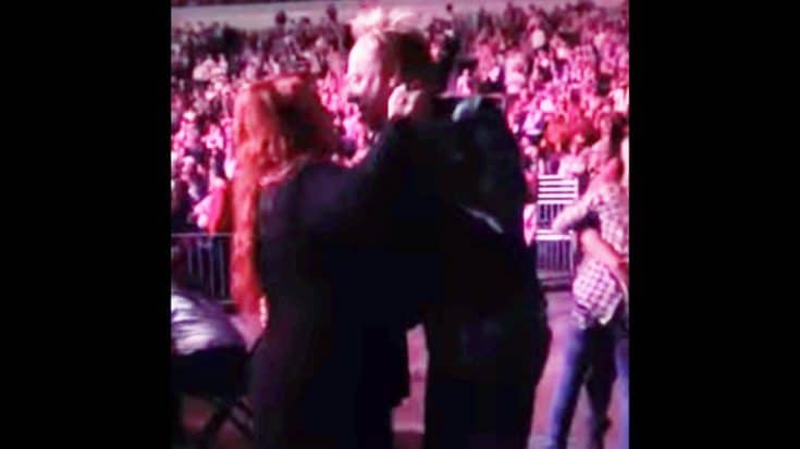 Wynonna Judd & Husband Celebrate With Romantic Dance During George Strait Concert | Country Music Videos