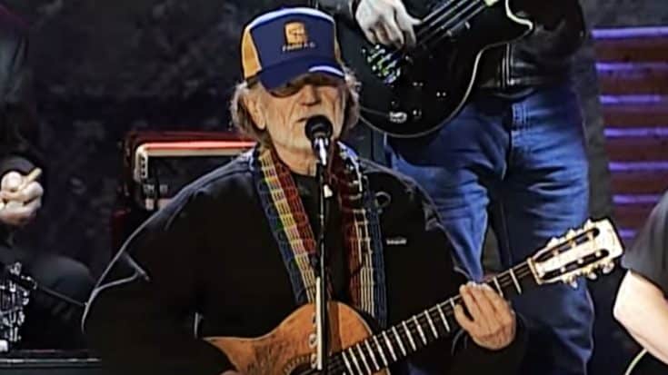 Willie Nelson Performs Meaningful Patriotic Hit ‘Living In The Promiseland’ | Country Music Videos