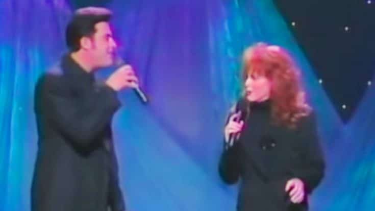 Reba & Vince Gill Sing ‘The Heart Won’t Lie’ At The Roy Acuff Theater In 1994 | Country Music Videos