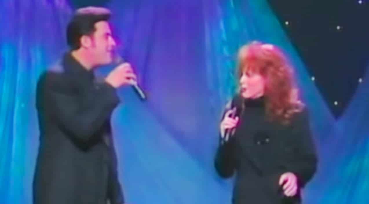 Reba & Vince Gill Sing ‘The Heart Won’t Lie’ At The Roy Acuff Theater In 1994 | Country Music Videos