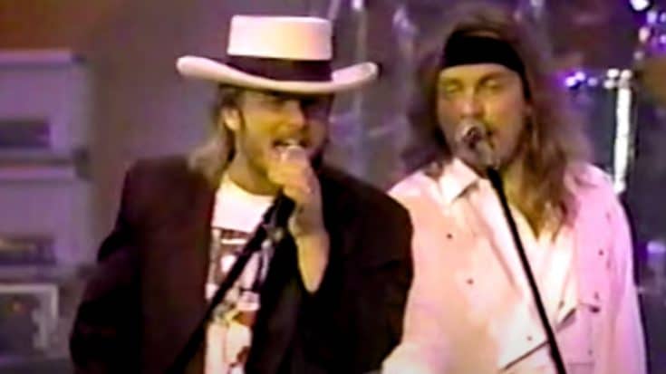 Donnie Van Zant Joins Skynyrd To Sing “Sweet Home Alabama” At Fox Theatre In 1993 | Country Music Videos