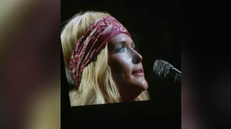 Miranda Lambert Honors Late “Voice” Finalist Christina Grimmie With “The House That Built Me” In 2016 | Country Music Videos