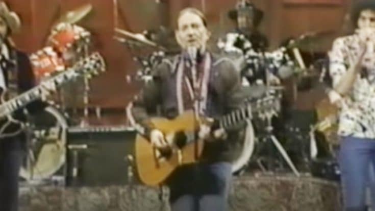 Willie Nelson Performs His Version Of Elvis’ “Heartbreak Hotel” | Country Music Videos