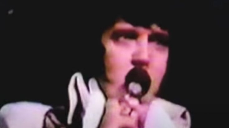1976 Video Shows Elvis Singing “Auld Lang Syne” On His Last New Year’s Eve | Country Music Videos