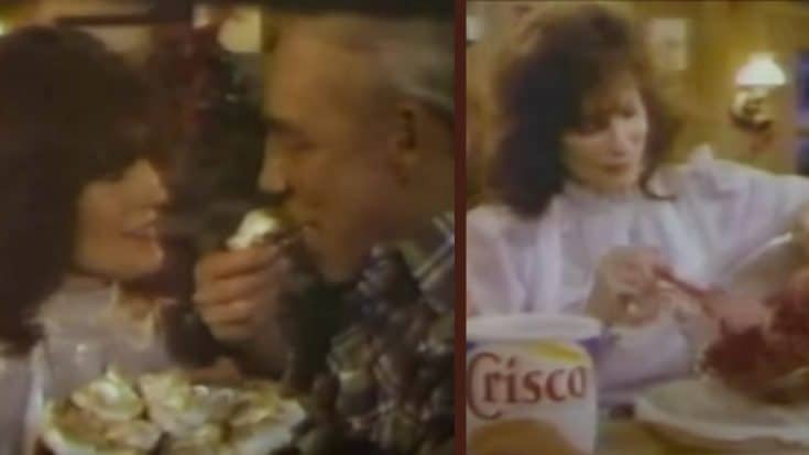 Loretta Lynn’s Husband & Kids Appear With Her In 1980s Christmas Commercial | Country Music Videos