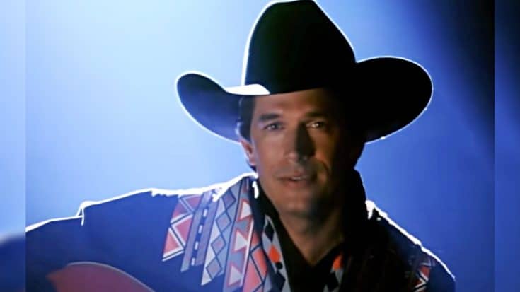 George Strait Pledges Lifelong Devotion To His Sweetheart With ‘I Cross My Heart’ | Country Music Videos