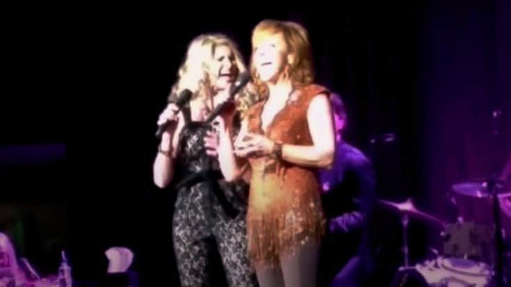 Reba McEntire & Linda Davis Reunite To Sing “Does He Love You” In 2017 | Country Music Videos