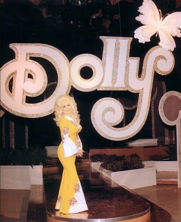 Dolly Parton had the Oak Ridge Boys on her variety show to perform "Elvira"