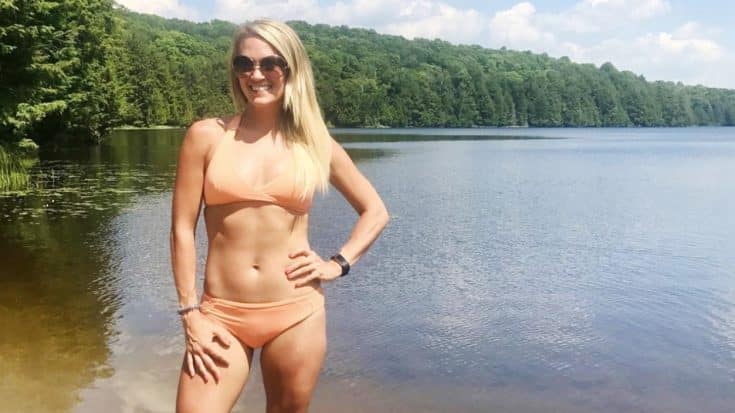 Carrie Underwood Showcases Abs In 2017 Bikini Pic | Country Music Videos