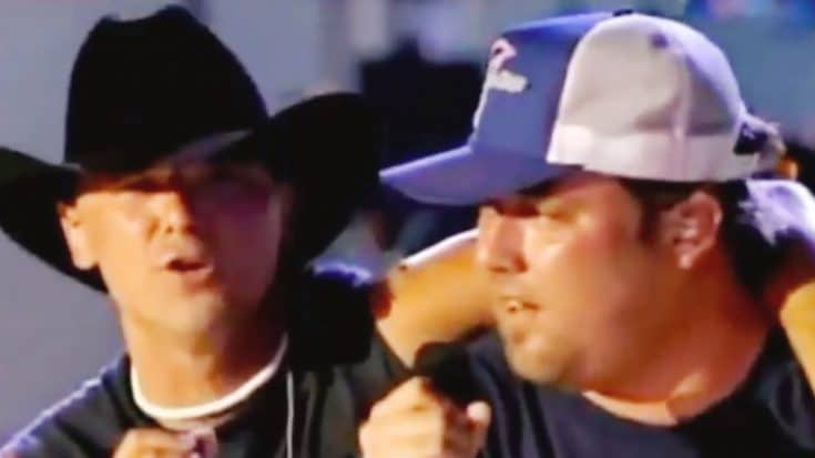 Kenny Chesney & Uncle Kracker Sing ‘Drift Away’ Live At Past Show In Knoxville | Country Music Videos