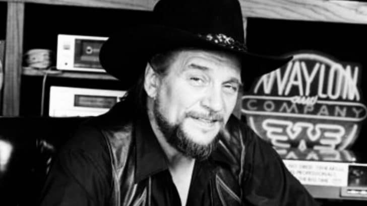 Waylon Jennings Sings Cover Of ‘Delta Dawn’ On 1972 Album ‘Ladies Love Outlaws’ | Country Music Videos