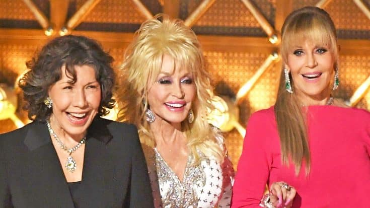 Dolly Parton And ‘9 to 5’ Co-Stars Receive Standing Ovation At Emmy Awards Reunion | Country Music Videos
