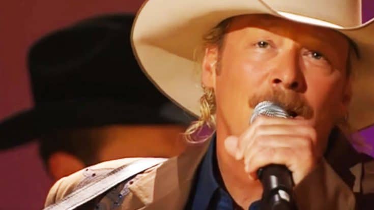 Alan Jackson Leaves Carnegie Hall In Tears With Emotional ‘Remember When’ | Country Music Videos