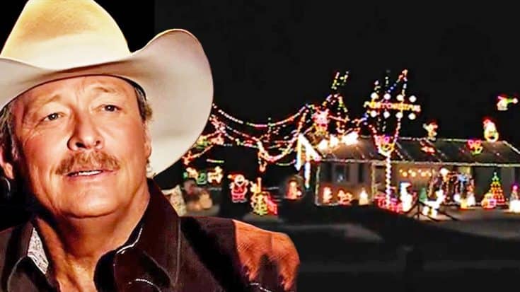 Christmas Lights Dance Along With Alan Jackson’s “Let It Be Christmas” | Country Music Videos