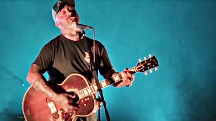 Aaron Lewis Offers Emotional Tribute After Passing Of Dear Friend, Chester Bennington | Country Music Videos