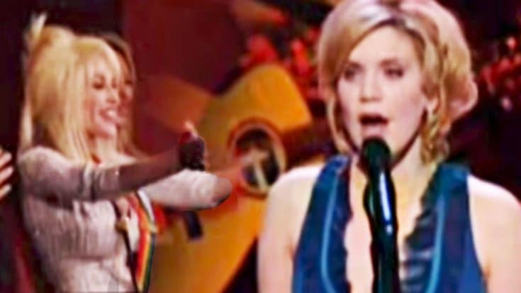 Magical ‘Jolene’ Tribute Leaves Dolly Parton Beaming With Joy | Country Music Videos