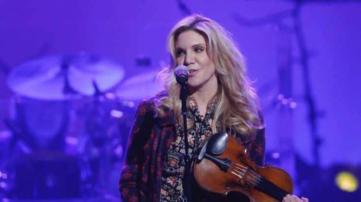 Alison Krauss Honors Randy Travis With Flawless Cover Of ‘Deeper Than The Holler’ At Tribute Concert | Country Music Videos