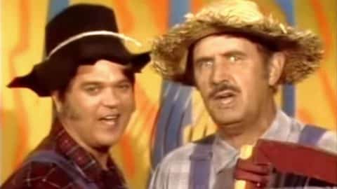Archie Campbell & Conway Twitty Sing “Pfft You Was Gone” On ‘Hee Haw’ | Country Music Videos