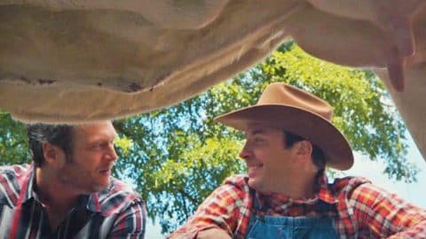 Blake Shelton Teaching Jimmy Fallon How To Milk A Cow Is The Only Thing You Need To See Today | Country Music Videos