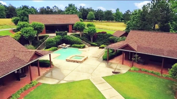 Kenny Roger’s Massive Custom Ranch Headed To Auction | Country Music Videos