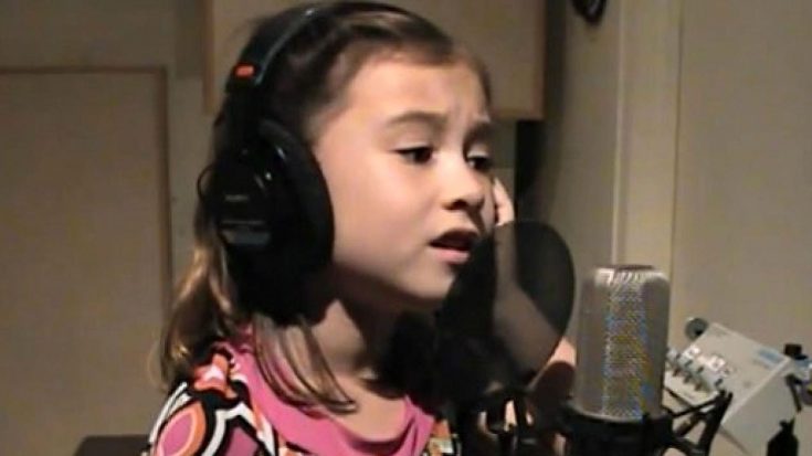 7-Year-Old Sings A Cover Of Elvis Presley’s “Blue Christmas” | Country Music Videos