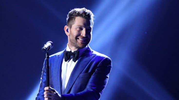 Brett Eldredge Channels His Inner Sinatra With Moving Performance Of ‘Have Yourself A Merry Little Christmas’ | Country Music Videos