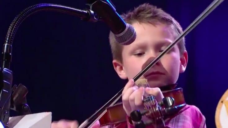10-Year Old Fiddle Prodigy Stuns Opry With Performance Of ‘Blue Moon Of Kentucky’ | Country Music Videos