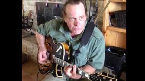 Rocker Goes Viral With Incredible Johnny B Goode Cover Following Chuck Berry S Death Country Rebel