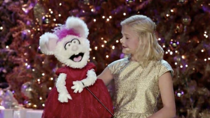 Darci Lynne Farmer And Her Beloved Puppet Bring Laughs With Twist On Popular Holiday Tune | Country Music Videos