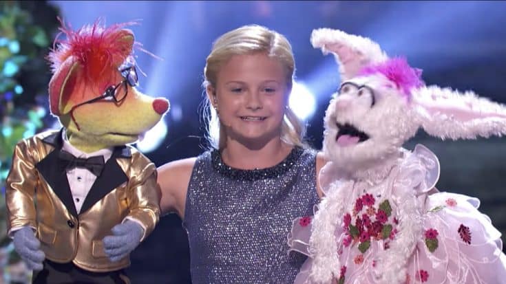 Ventriloquist Darci Lynne Farmer Pulls Off Seemingly Impossible Duet Routine | Country Music Videos