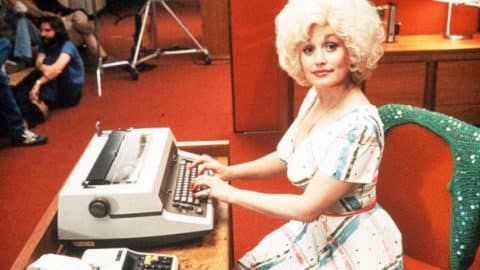 DollyParton-9to5-480x270.jpg