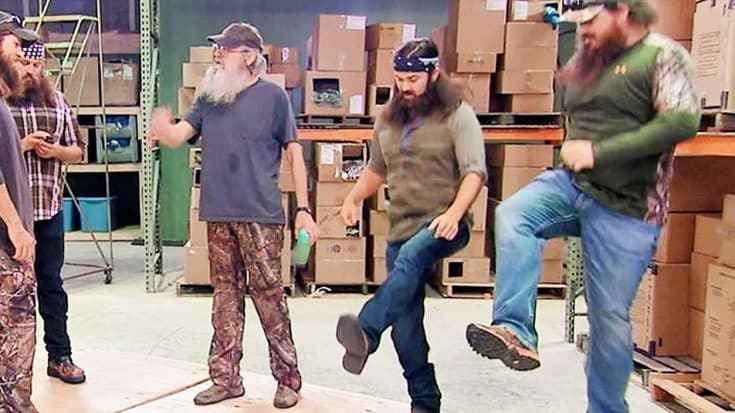 Duck Dynasty Clan Shows Off Their Best Dance Moves (HILARIOUS!) | Country Music Videos