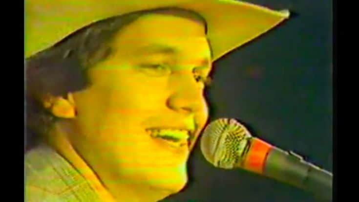George Strait Sends Crowd Into A Frenzy In Priceless Decades-Old Footage | Country Music Videos