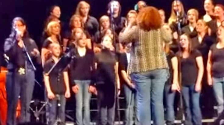Choir Performs Revised Version Of ‘Hallelujah’ For Easter | Country Music Videos