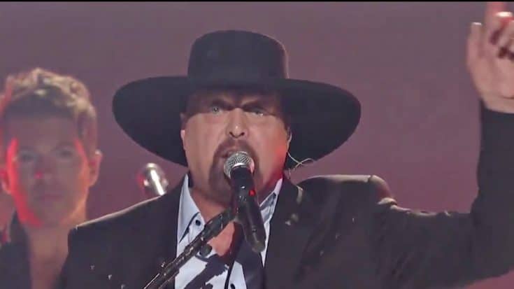 Eddie Montgomery Makes Surprise CMA Awards Appearance During Tearjerking Troy Gentry Tribute | Country Music Videos