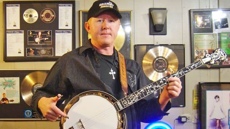 The World’s Fastest Banjo Player Will Leave You Speechless With ‘Dueling Banjos’ | Country Music Videos