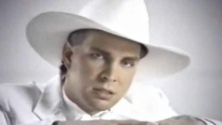 Paint Is Poured On Garth Brooks In 1994 ‘Red Strokes’ Video | Country Music Videos