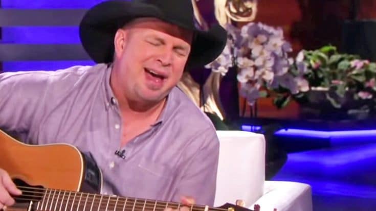 Garth Brooks Fails To Fight Tears During Acoustic ‘Mom’ Performance | Country Music Videos