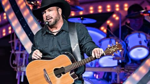 Fans Demand Refunds After Garth Brooks Concert Plagued With