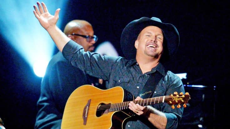 Garth Brooks Adds Another Show To World Tour | Country Music Videos
