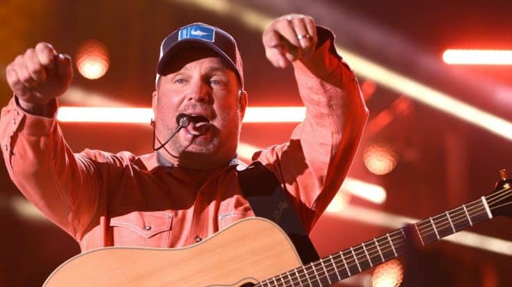 Garth Brooks Has Unexpected Words For Couple After They Interrupt His Concert With A Proposal | Country Music Videos