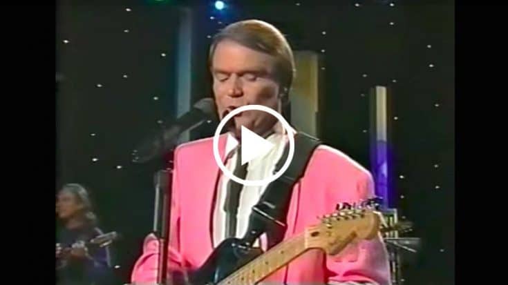 Glen Campbell Shows Off Legendary Guitar Skills With Impressive Bluegrass Cover | Country Music Videos