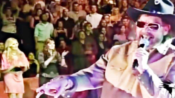 ‘Dixie On My Mind’ Has Entire Stadium Dancing Along In Epic Hank Jr. Special | Country Music Videos