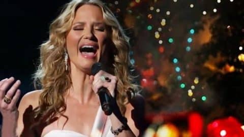 Jennifer Nettles Sings ‘O Holy Night’ And ‘Hallelujah’ Mashup On Live Radio Show | Country Music Videos