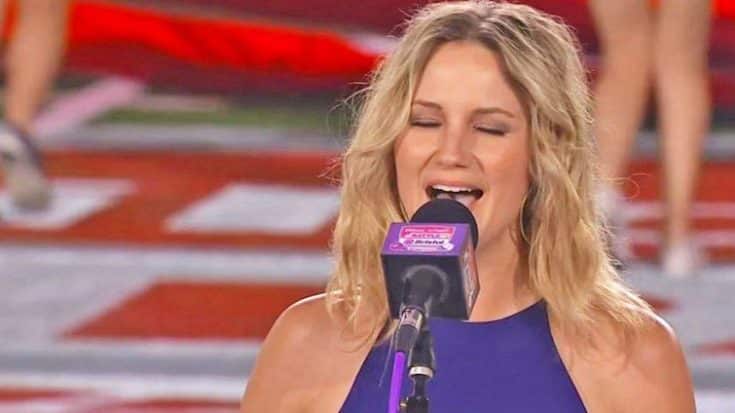 Jennifer Nettles’ Magnificent Performance Of The National Anthem Will Move You To Tears | Country Music Videos